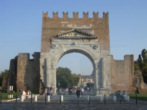 Rimini,_Arco_di_Augusto_1